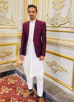 Shoaib Azhar - Male companion in Lahore Photo 1 of 3