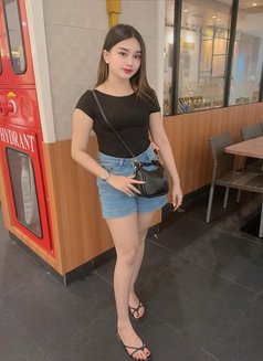 Shofia - escort in Surabaya Photo 2 of 3