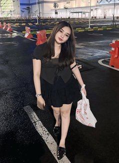 Shofia - escort in Surabaya Photo 3 of 3