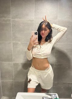 Shona - escort in Dubai Photo 2 of 3