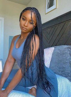 Shondra - escort in Dubai Photo 5 of 5