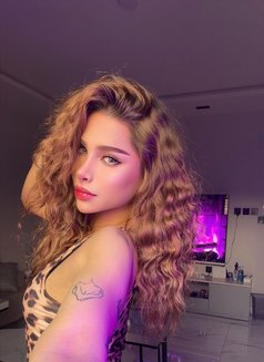 Shorouq - Transsexual escort in Riyadh Photo 2 of 21