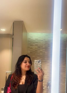 V-I-P COLLEGE GIRLS O97 l l l 6O956 HEAR - puta in New Delhi Photo 1 of 5