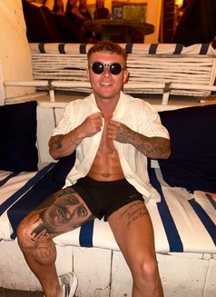 Short King - Male escort in Phuket Photo 2 of 7