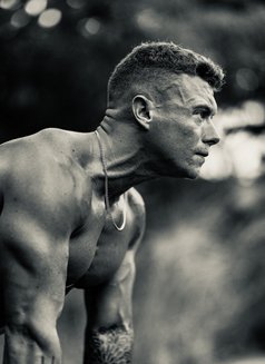 Short King - Male escort in Phuket Photo 4 of 7