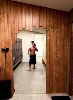 Short King - Male escort in Phuket Photo 7 of 7