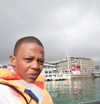 Shortbase - Acompañantes masculino in Durban