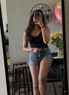 Shraddha - escort in Mumbai Photo 1 of 4