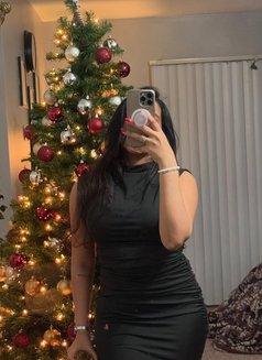 Shraddha - escort in Mumbai Photo 3 of 4