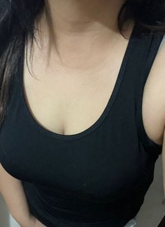 Shretha - escort in Abu Dhabi Photo 3 of 3