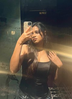 Shreya - escort in Jaipur Photo 2 of 6