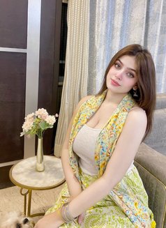 Shreya - escort in Abu Dhabi Photo 2 of 5