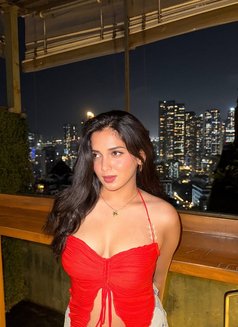 Shreya - puta in Mumbai Photo 2 of 2