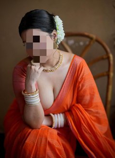 Shreya - escort in Coimbatore Photo 1 of 8