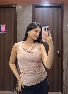 Shreya - escort in Colombo Photo 3 of 3