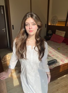 Shreya - escort in Dubai Photo 3 of 6
