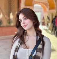 Shreya - puta in Dubai