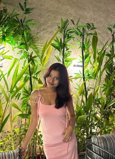 Shreya - escort in Maldives Photo 2 of 6