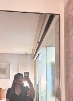 Nidhi - escort in New Delhi Photo 2 of 3