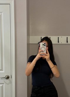 Shreya - escort in Noida Photo 2 of 3