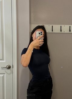 Shreya - escort in Noida Photo 3 of 3