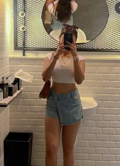 Shreya - puta in Pune Photo 1 of 4