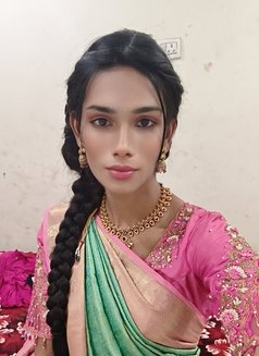 Shreya - Transsexual escort in Hyderabad Photo 5 of 6