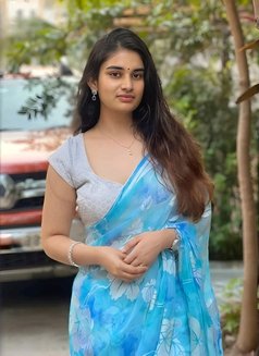 Shreya Jaiswal - puta in Gurgaon Photo 2 of 4