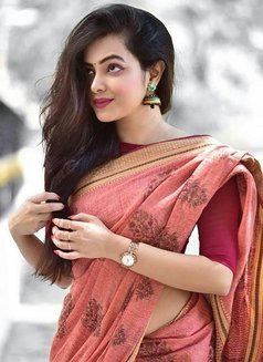 Shreya Jaiswal - puta in Gurgaon Photo 3 of 4