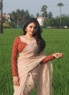 Shreya Jaiswal - puta in Gurgaon Photo 4 of 4