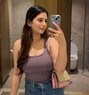 Shreya Patil - puta in New Delhi Photo 1 of 7