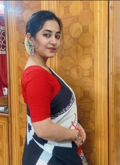 Shreya Patil - puta in New Delhi Photo 3 of 7