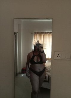 Shreya Singh - escort in Kolkata Photo 18 of 22