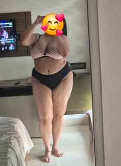 Shreya Singh - escort in Kolkata Photo 4 of 21