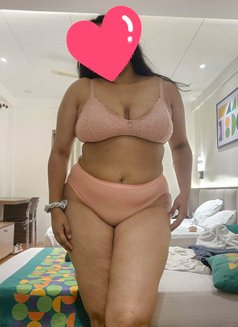 Shreya Singh - escort in Kolkata Photo 5 of 21