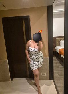 Shreya Singh - escort in Kolkata Photo 8 of 21
