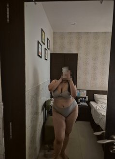 Shreya Singh - escort in Kolkata Photo 13 of 21