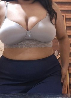 Shreya Singh - escort in Kolkata Photo 17 of 21