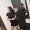 Shreya Thakur - puta in New Delhi Photo 3 of 4