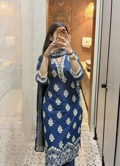 Shri Independent Girl in Delhi - puta in New Delhi Photo 2 of 5