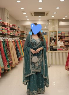 Shri Independent Girl in Delhi - puta in New Delhi Photo 3 of 5