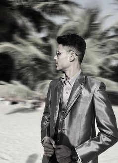 Shrutesh - Male escort in Mumbai Photo 1 of 3