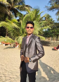 Shrutesh - Male escort in Mumbai Photo 3 of 3