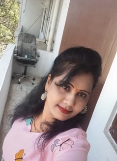 Shruthi - escort in Hyderabad Photo 1 of 2
