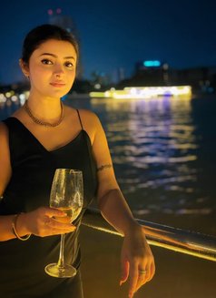 Shruti Available In - escort in Kolkata Photo 2 of 4