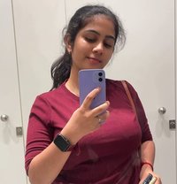 Shruti Available - escort in Kochi