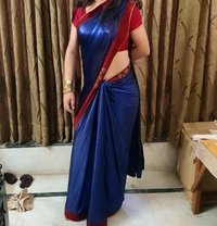 Shruti Dazzles - Transsexual escort in New Delhi