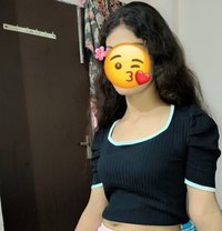 Shruti, Delhi Independent College Girl - puta in New Delhi Photo 1 of 8