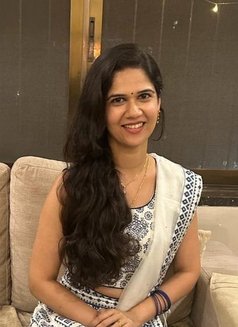 Shruti Gowda - puta in Mumbai Photo 3 of 3