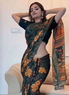 Shruti - puta in Dubai Photo 1 of 8